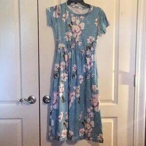 Unbranded material dress. Size medium new never worn.